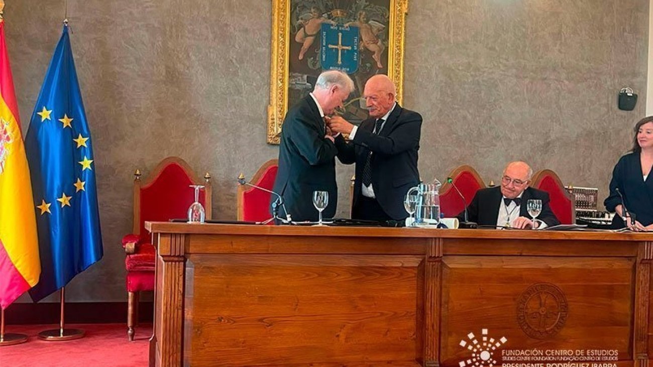 Enrique Moradiellos, durante el acto de ingreso como miembro de honor en el RIDEA